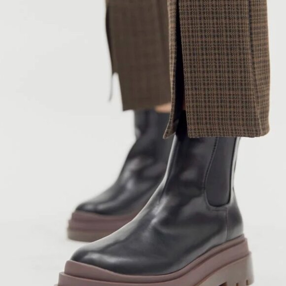 Urban Outfitters Betty Treaded Chelsea Boot - Picture 3 of 11